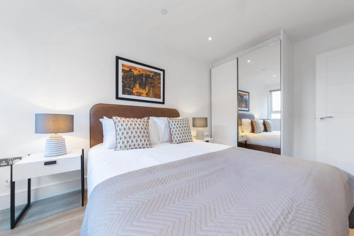Modern 1 Bedroom Apartment In East Grinstead Exterior photo