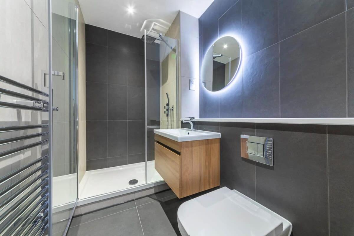 Modern 1 Bedroom Apartment In East Grinstead Exterior photo