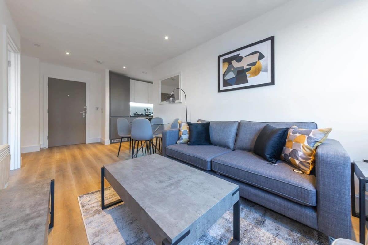 Modern 1 Bedroom Apartment In East Grinstead Exterior photo